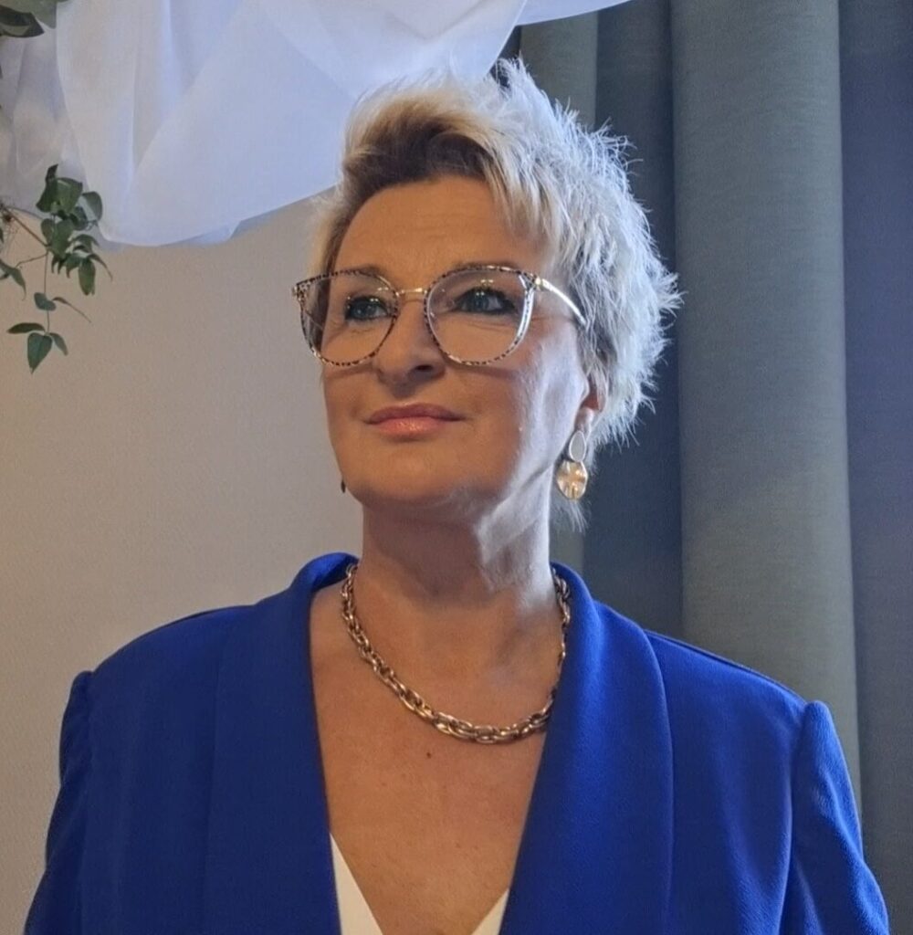 Kerstin in einer blauen Jacke